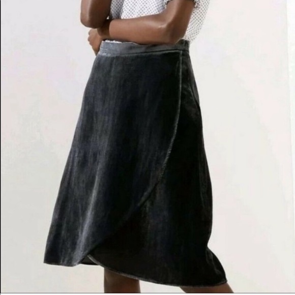 LOFT Dresses & Skirts - LOFT Crushed Velvet Faux Wrap Charcoal MIDI Skirt